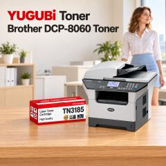 Brother DCP-8060 Muadil Toner 7K, TN-3185 kırmızı-beyaz toner kutusu ve Brother yazıcılı aydınlık ofis sahnesi