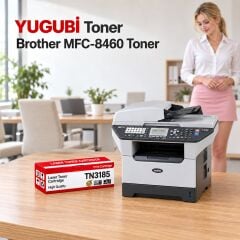 Brother MFC-8460 Muadil Toner 7K, TN-3185 kırmızı-beyaz toner kutusu ve Brother yazıcılı aydınlık ofis sahnesi