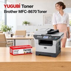 Brother MFC-8670 Muadil Toner 7K, TN-3185 kırmızı-beyaz toner kutusu ve Brother yazıcılı aydınlık ofis sahnesi