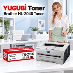 Brother HL-2040 Muadil Toner 2.5K, TN-2025 kırmızı-beyaz toner kutusu ve Brother yazıcılı beyaz modern çalışma masalı ofis sahnesi