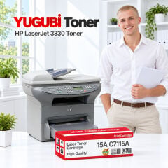 HP LaserJet 3330 15A C7115A muadil toner, kırmızı-beyaz kutu ve ofis kullanım sahnesi