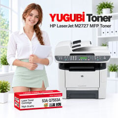 HP LaserJet M2727 MFP 53A Q7553A muadil toner, kırmızı-beyaz kutu ve ofis kullanım sahnesi