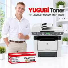 HP LaserJet M2727 MFP 49A Q5949A muadil toner, kırmızı-beyaz kutu ve ofis kullanım sahnesi