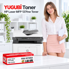 HP Laser MFP 137fnw 106A W1106A çipsiz muadil toner, kırmızı-beyaz kutu ve ofis kullanım sahnesi