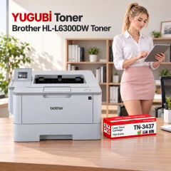 Brother HL-L6300DW Muadil Toner 8K, TN-3437 kırmızı-beyaz toner kutusu ve Brother yazıcılı ofis sahnesi