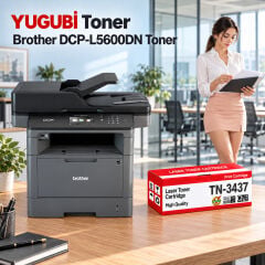 Brother DCP-L5600DN Muadil Toner 8K, TN-3437 kırmızı-beyaz toner kutusu ve Brother yazıcılı ofis sahnesi