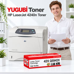 HP LaserJet 4240n 42X Q5942X muadil toner, kırmızı-beyaz kutu ve ofis kullanım sahnesi