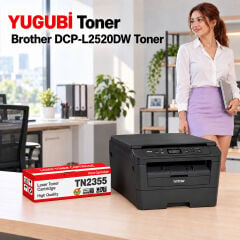 Brother DCP-L2520DW Muadil Toner 2.6K, TN-2355 kırmızı-beyaz toner kutusu ve Brother yazıcılı ofis sahnesi